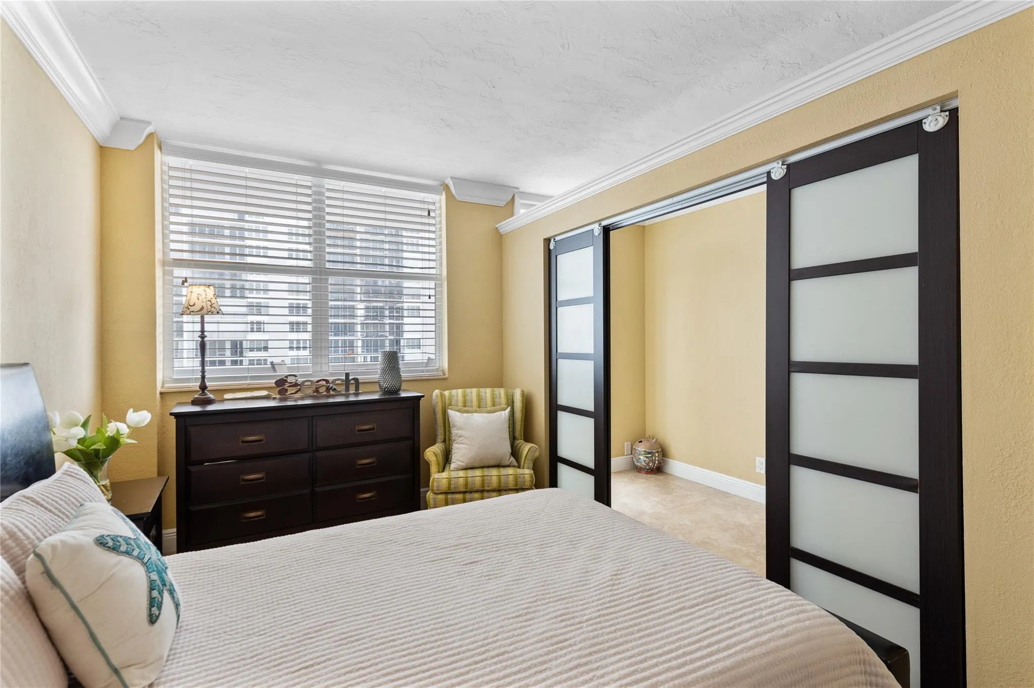 Crown molding detailing and roller blind window treatments
