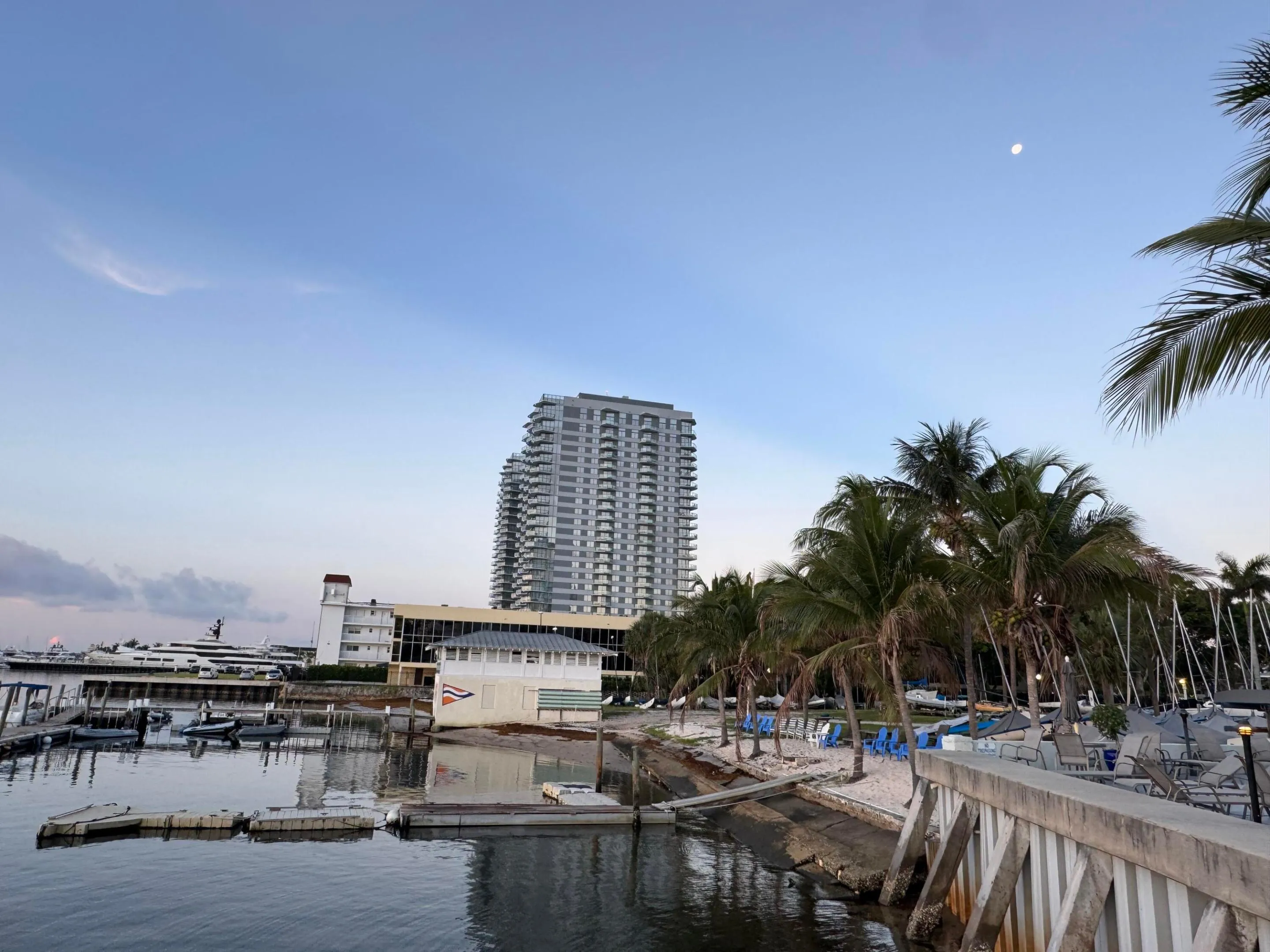 Sailing club Beach / Icon Marina