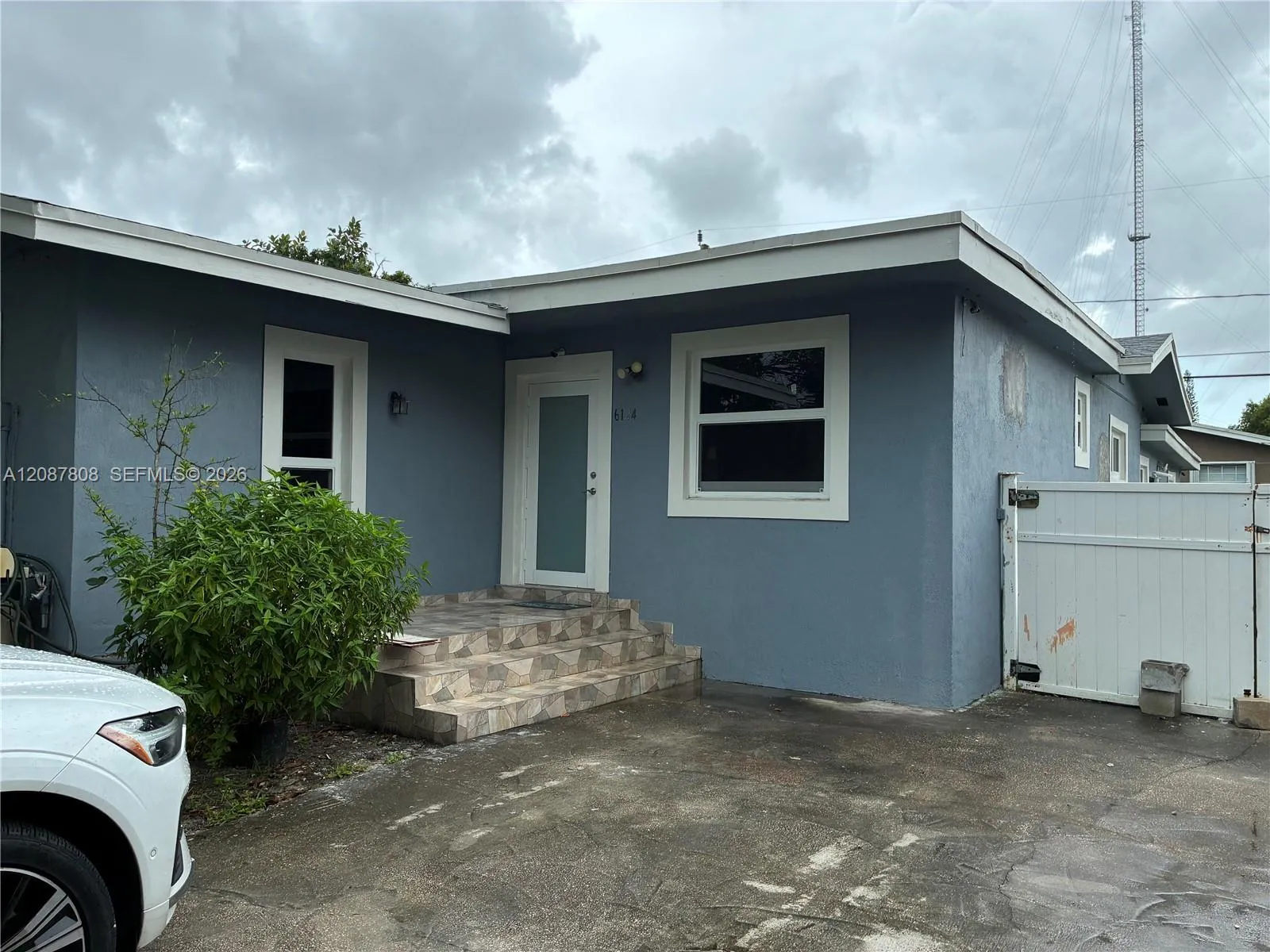 6124 SW 38th St in Miramar, FL