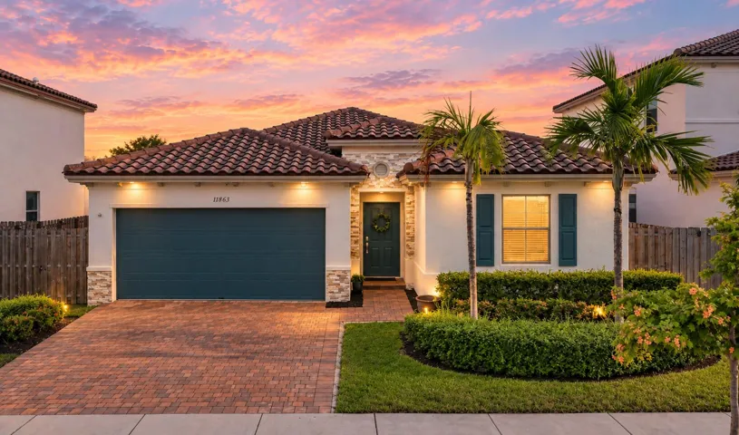 *BEST SUNSET Front of Property - Leslie