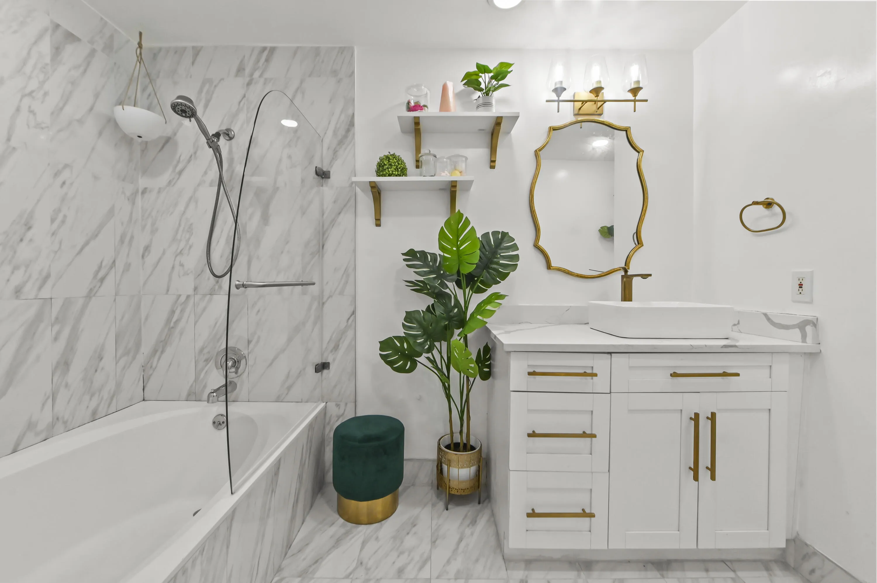 27 Bathroom 02