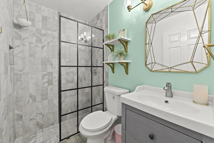 20 Bathroom 01