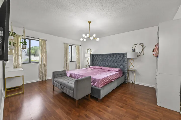 24 Bedroom 01