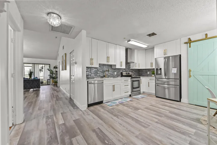 13 Kitchen 01