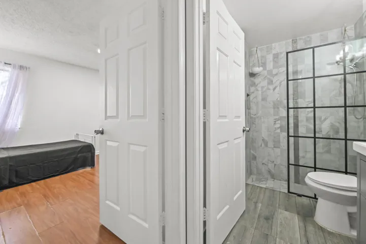 19 Hallway 01