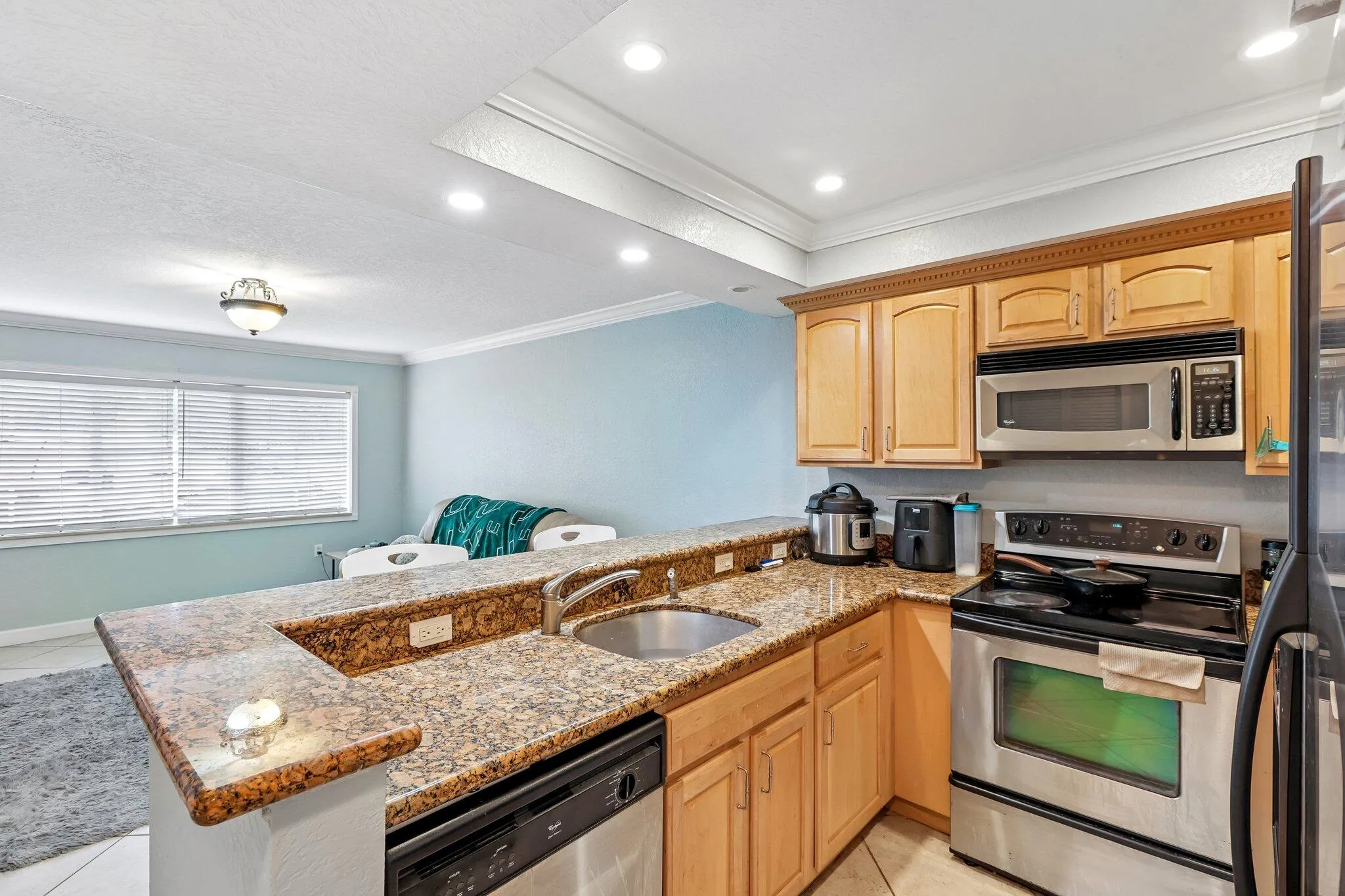 11-web-or-mls-NE 15th Ave 138-S1009-011