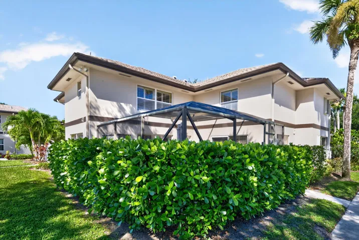 002-004-Front of Home-4000x2680