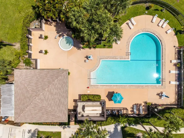030-001-Community Pool-4000x3000