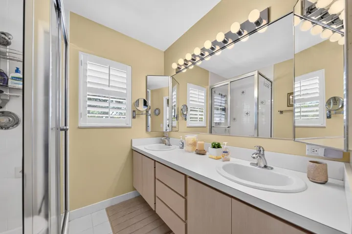 026-022-Bathroom-4000x2664