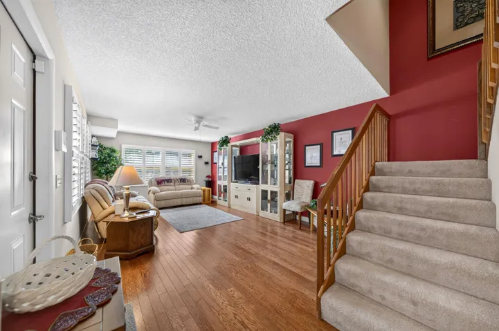 009-025-Living Room-4000x2660