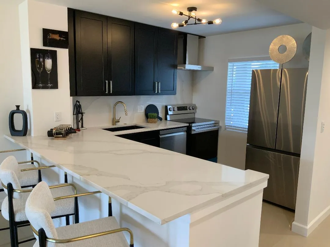 Quartz countertop and backsplash with soft veining of black, gray and gold