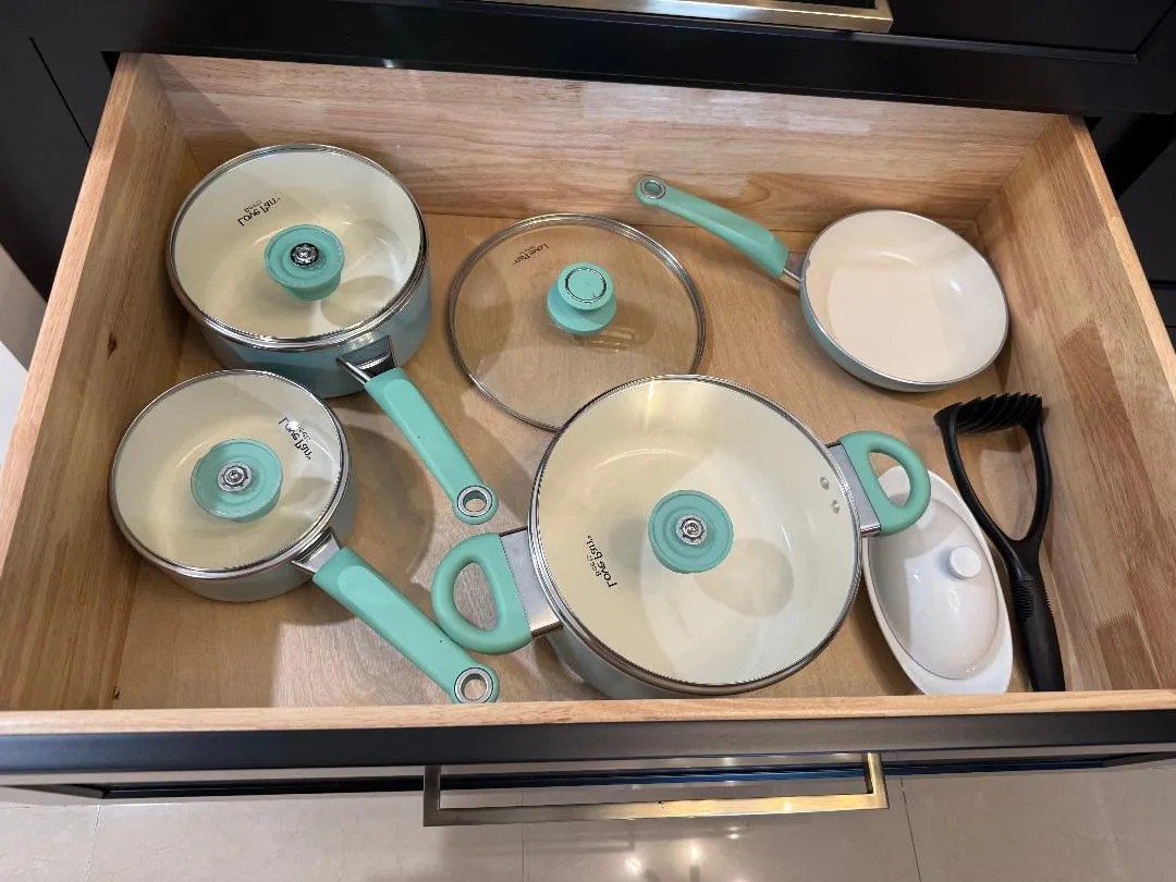 Deep kitchen drawers for maximum storage