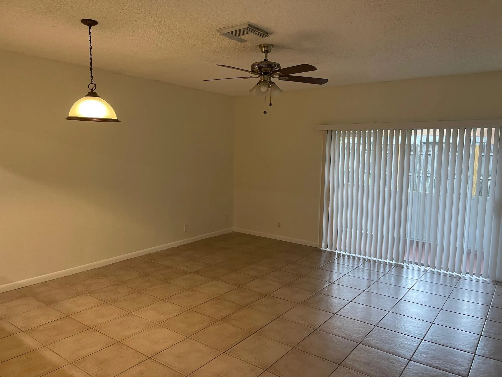 LIVING/DINING