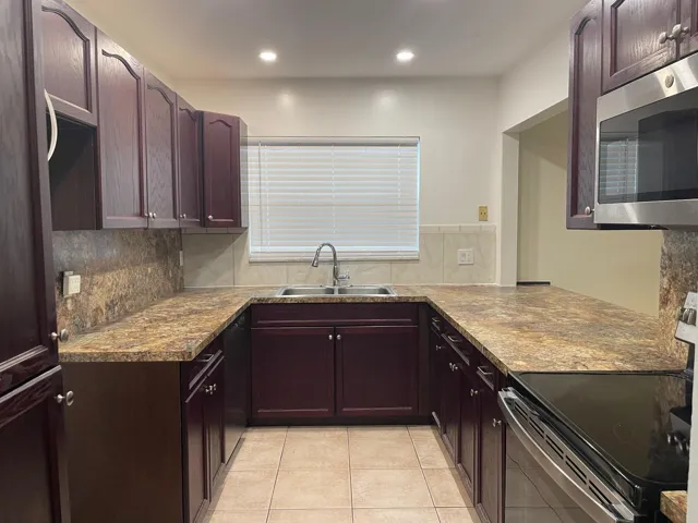 GOOD LOOKING KITCHEN