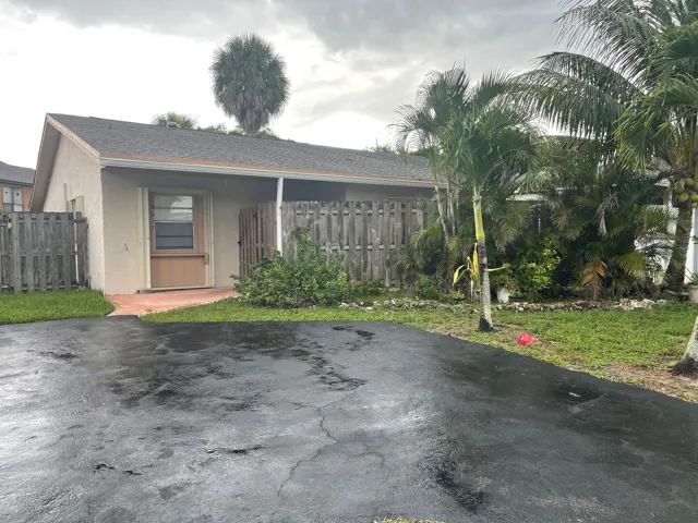 LARGE DRIVEWAY, ROOM FOR 3 OR 4 VEHICLES