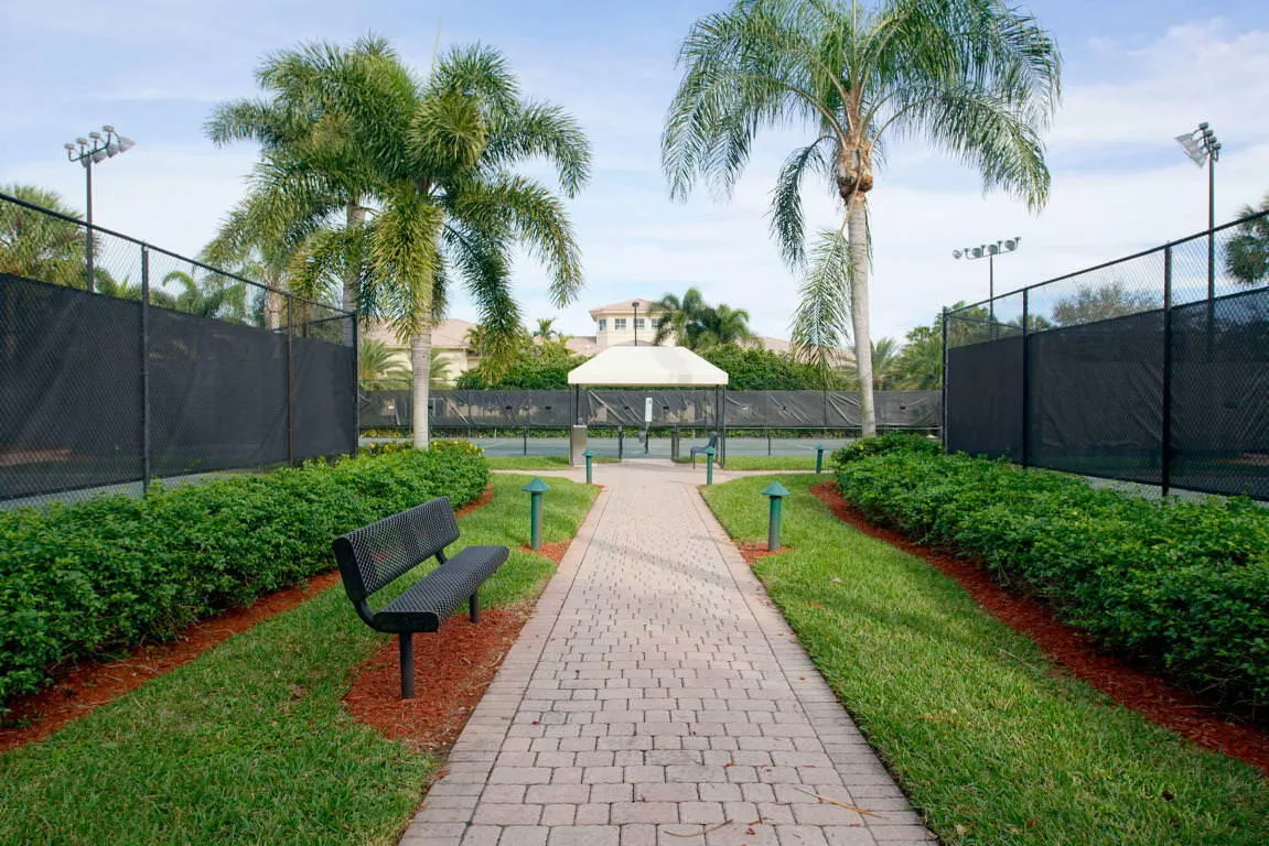 68-web-or-mls-56_valencia isles (18)