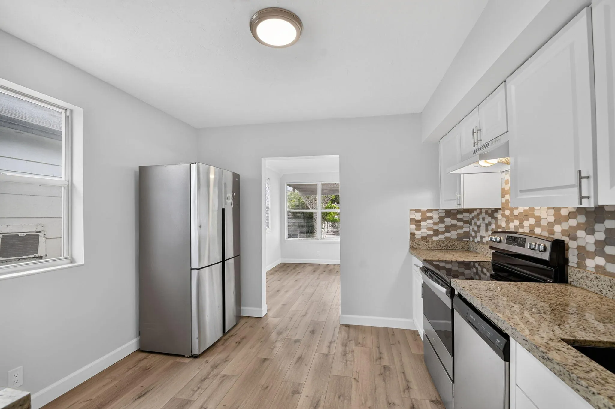 SS appliances, Granite countertops