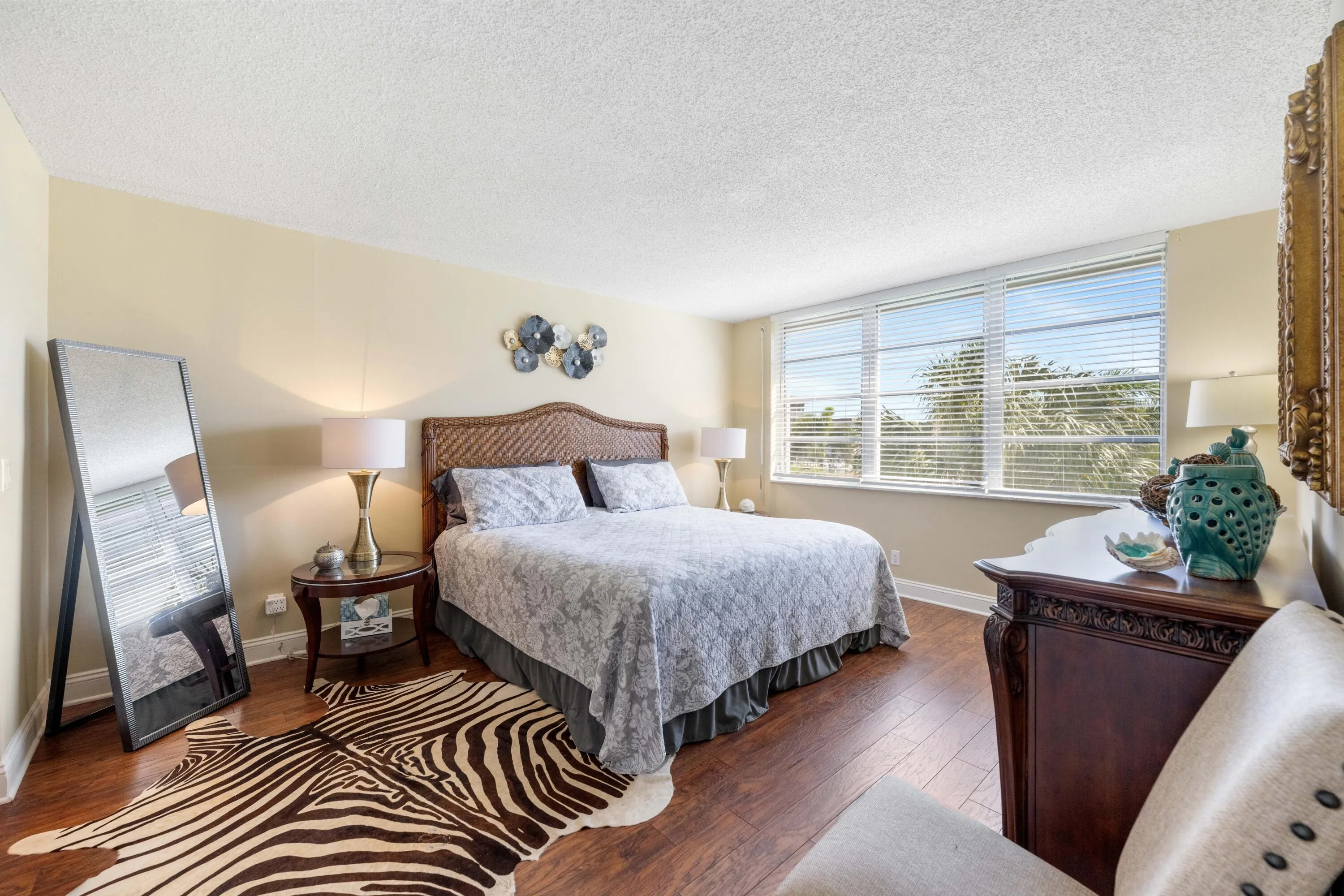 MASTER BEDROOM ENSUITE