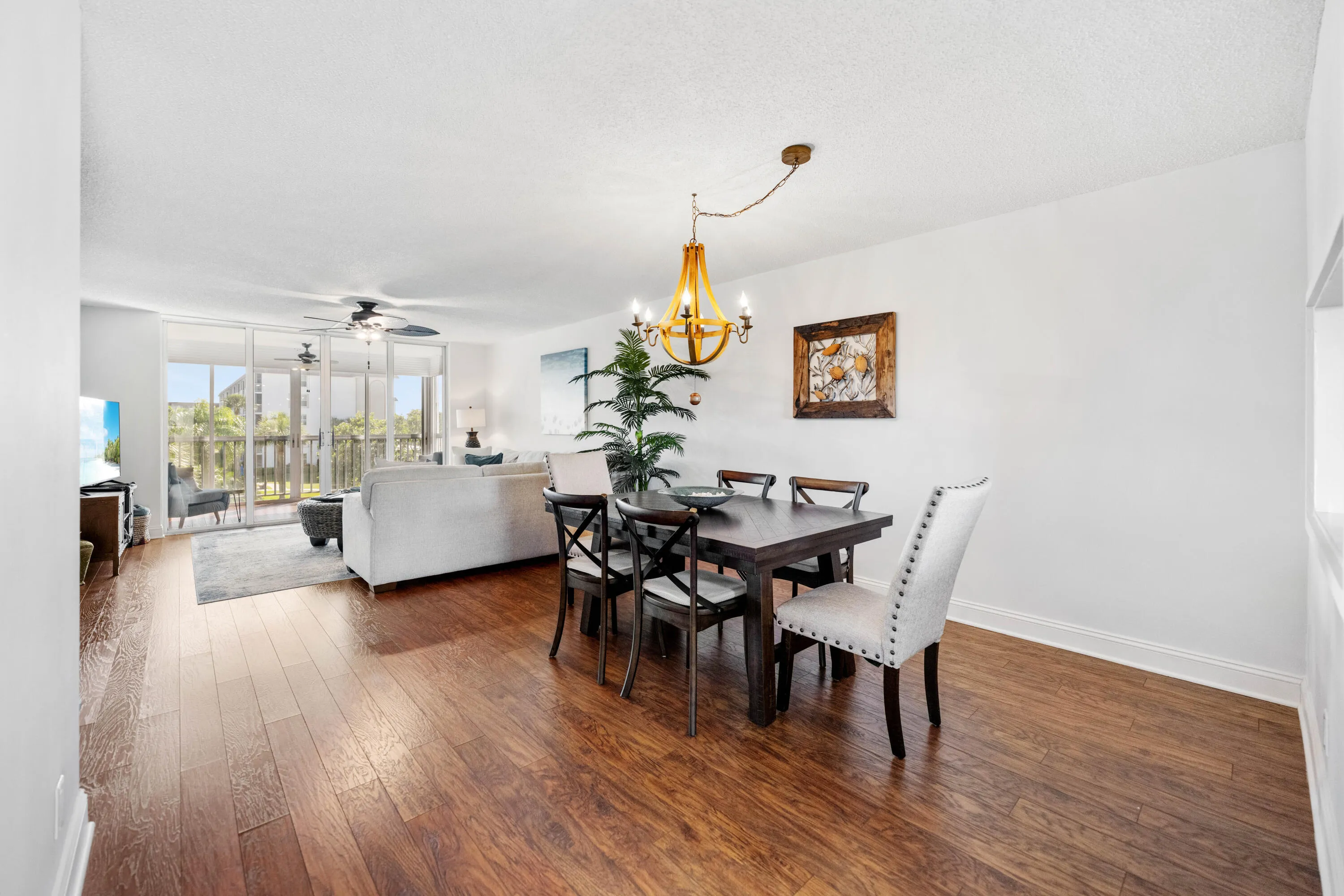 DINING/LIVING ROOM
