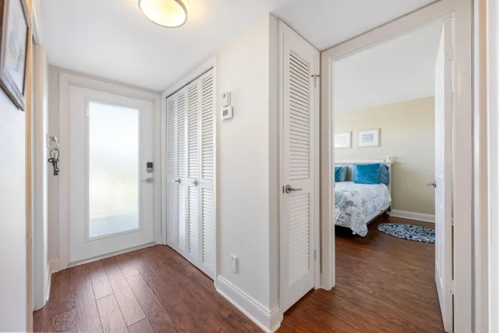 FOYER ENTRY