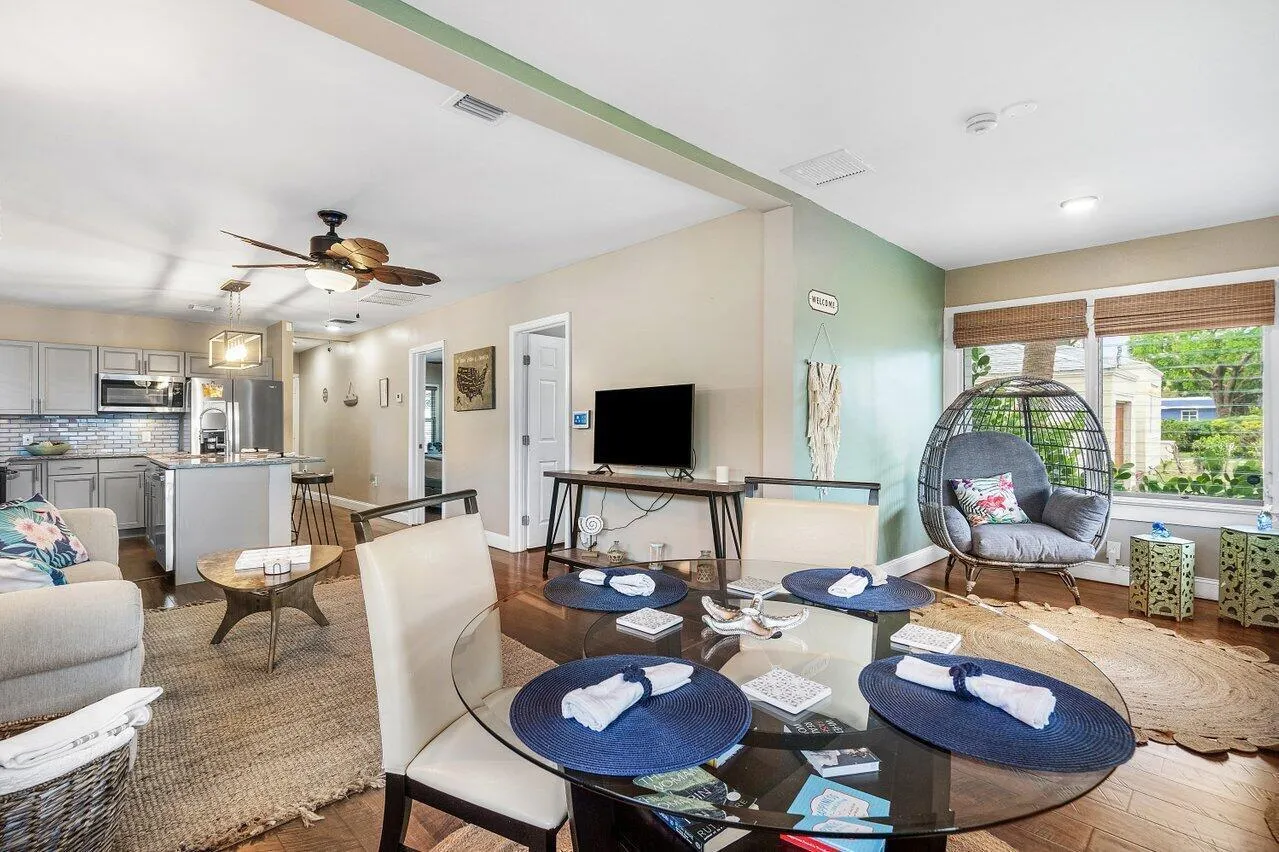 Dining & Sitting area