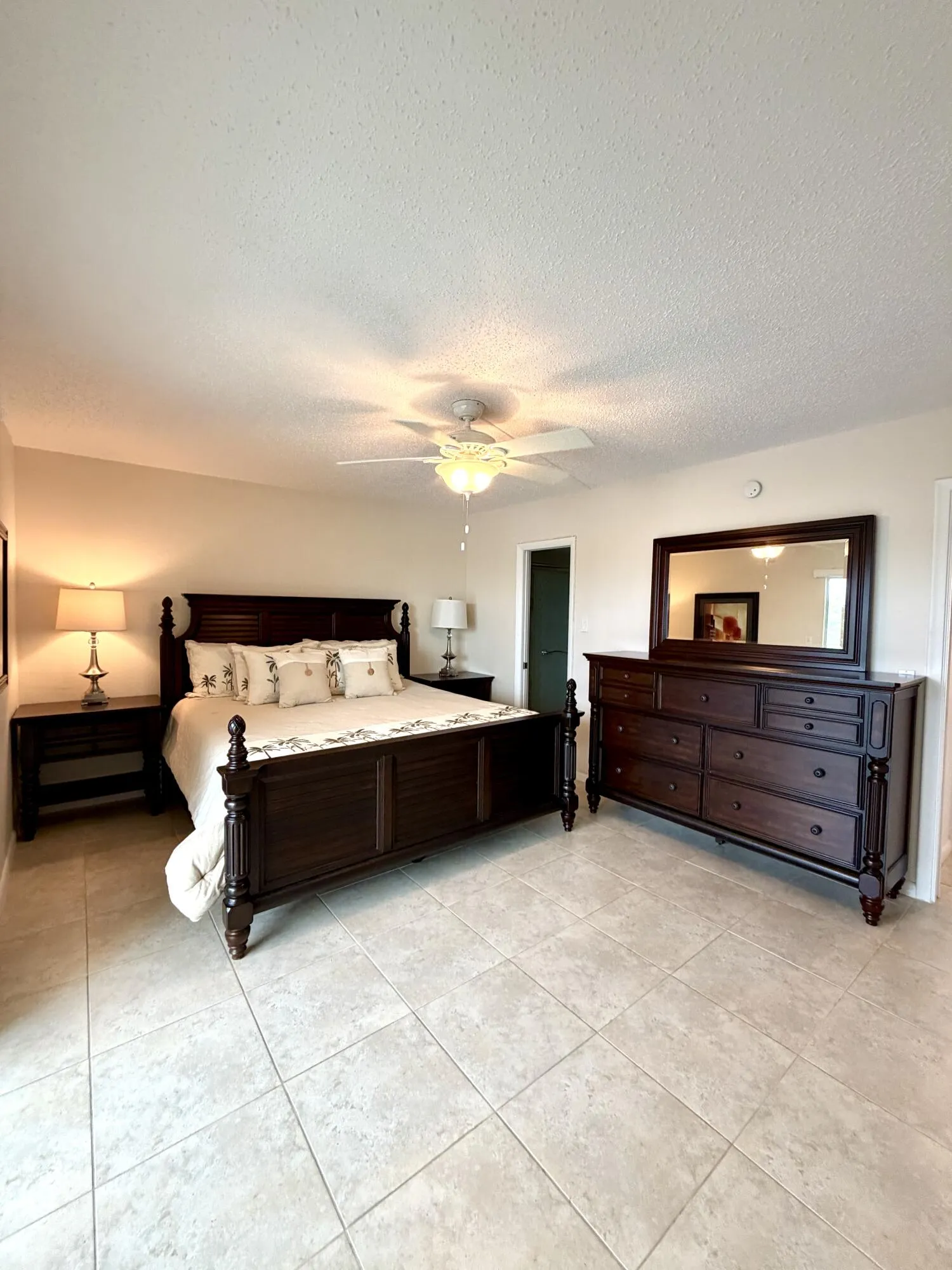 Large Master with King Size Bed