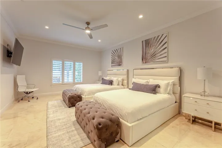 2 Queen Beds En Suite Bathroom