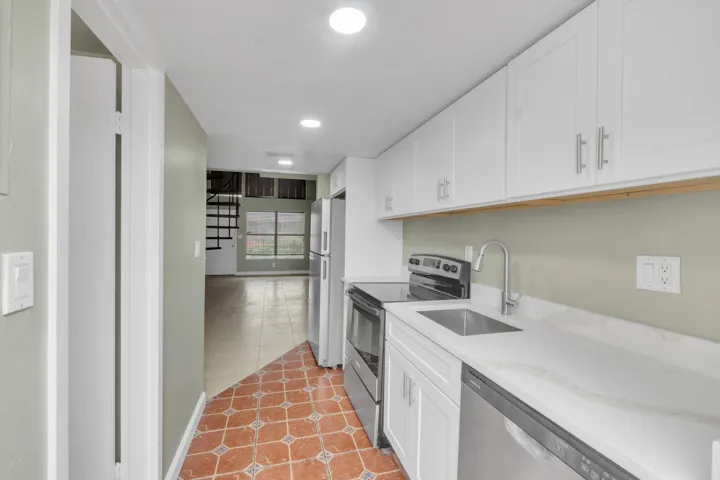 4171 NW 26th St T2-8