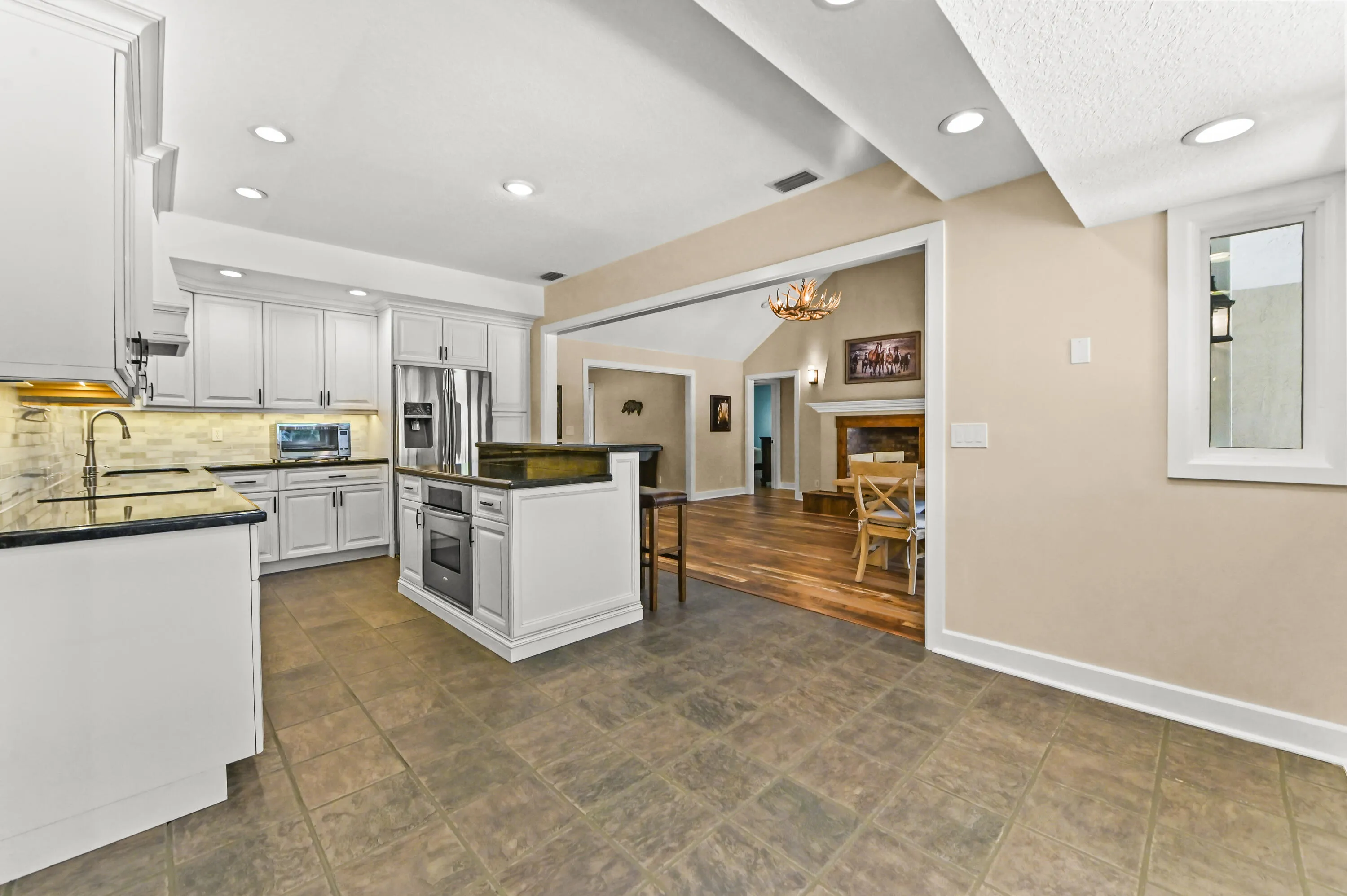 14 Kitchen 02