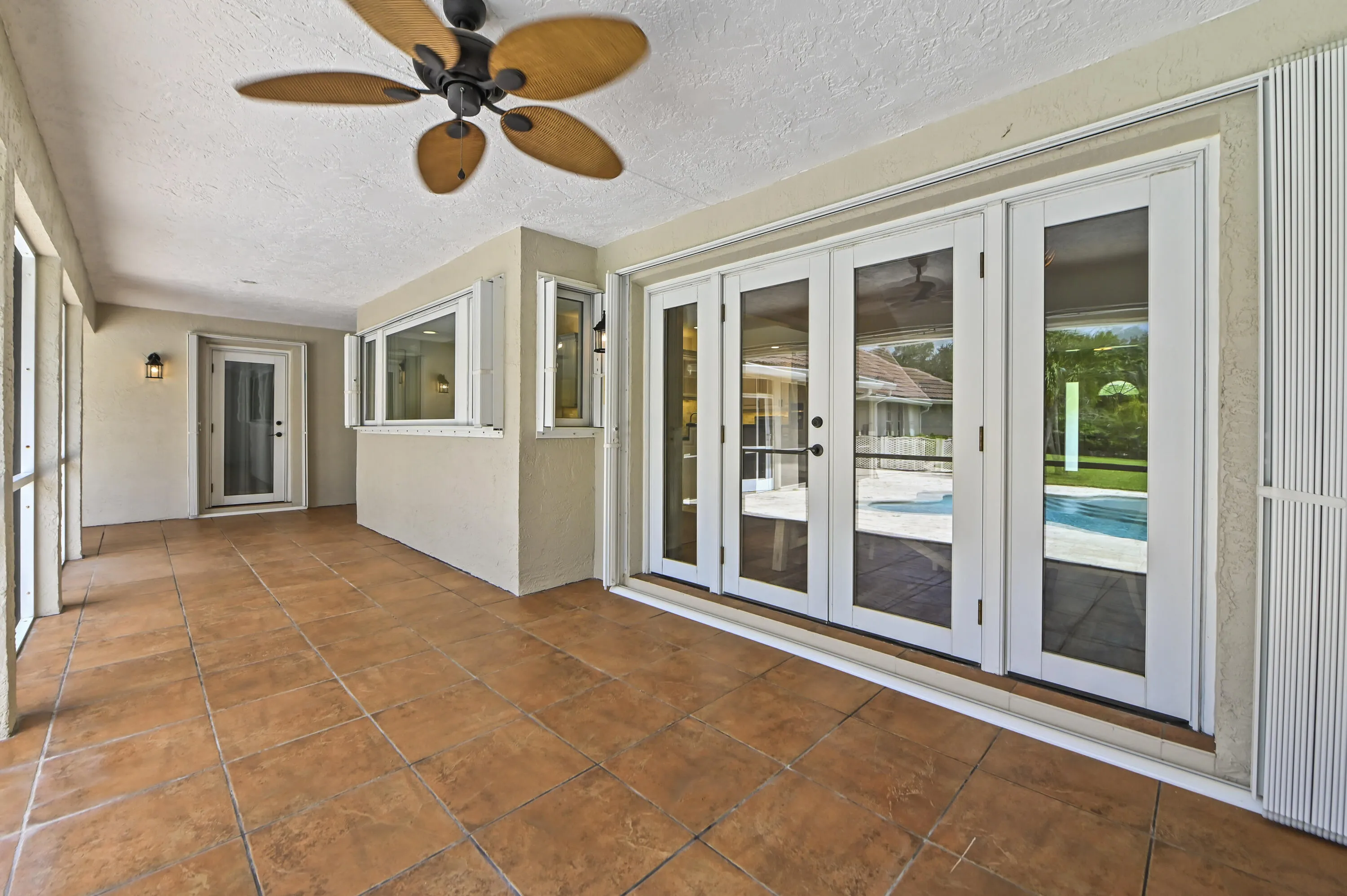 43 Patio 02