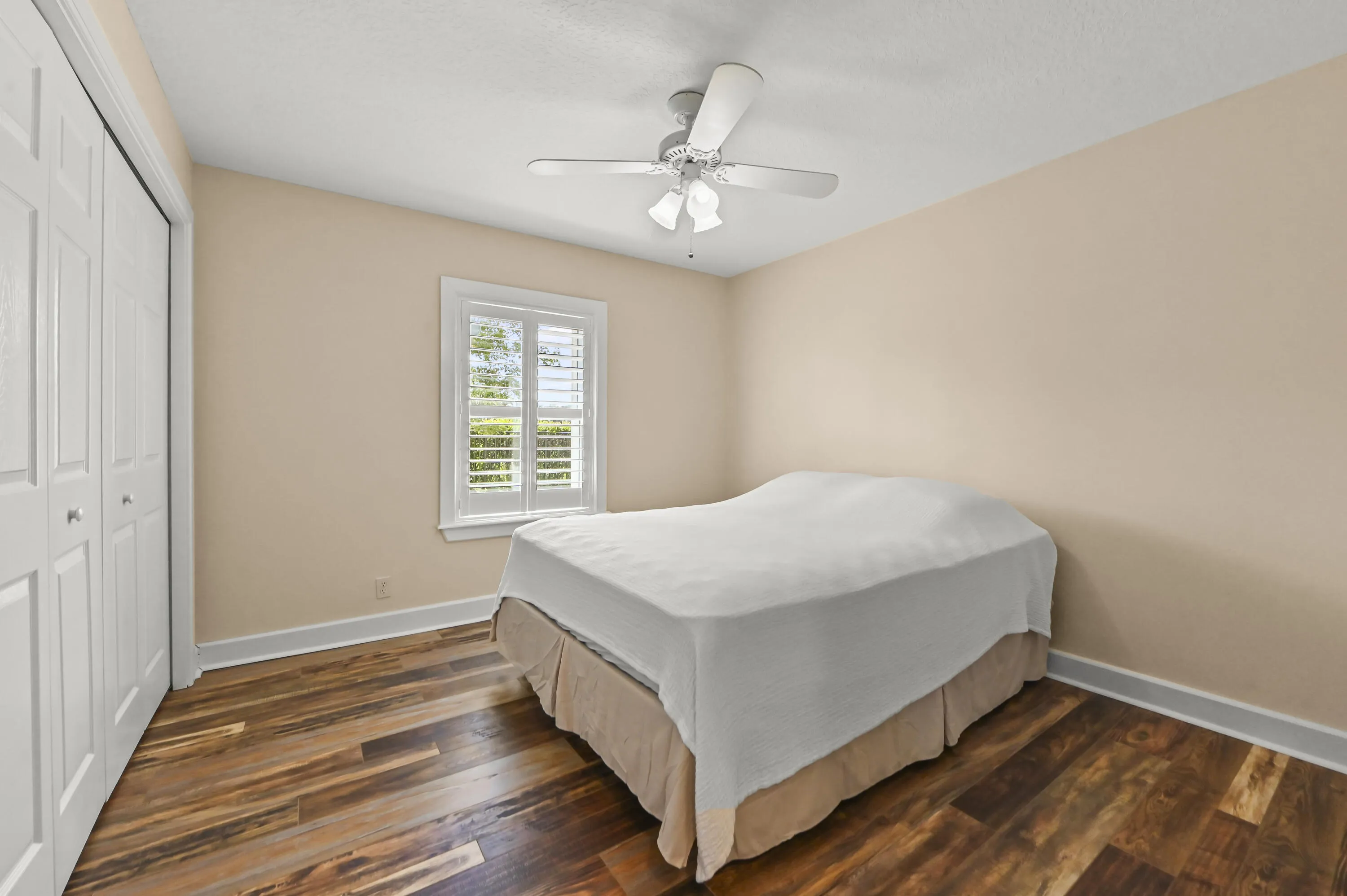 24 Bedroom 01