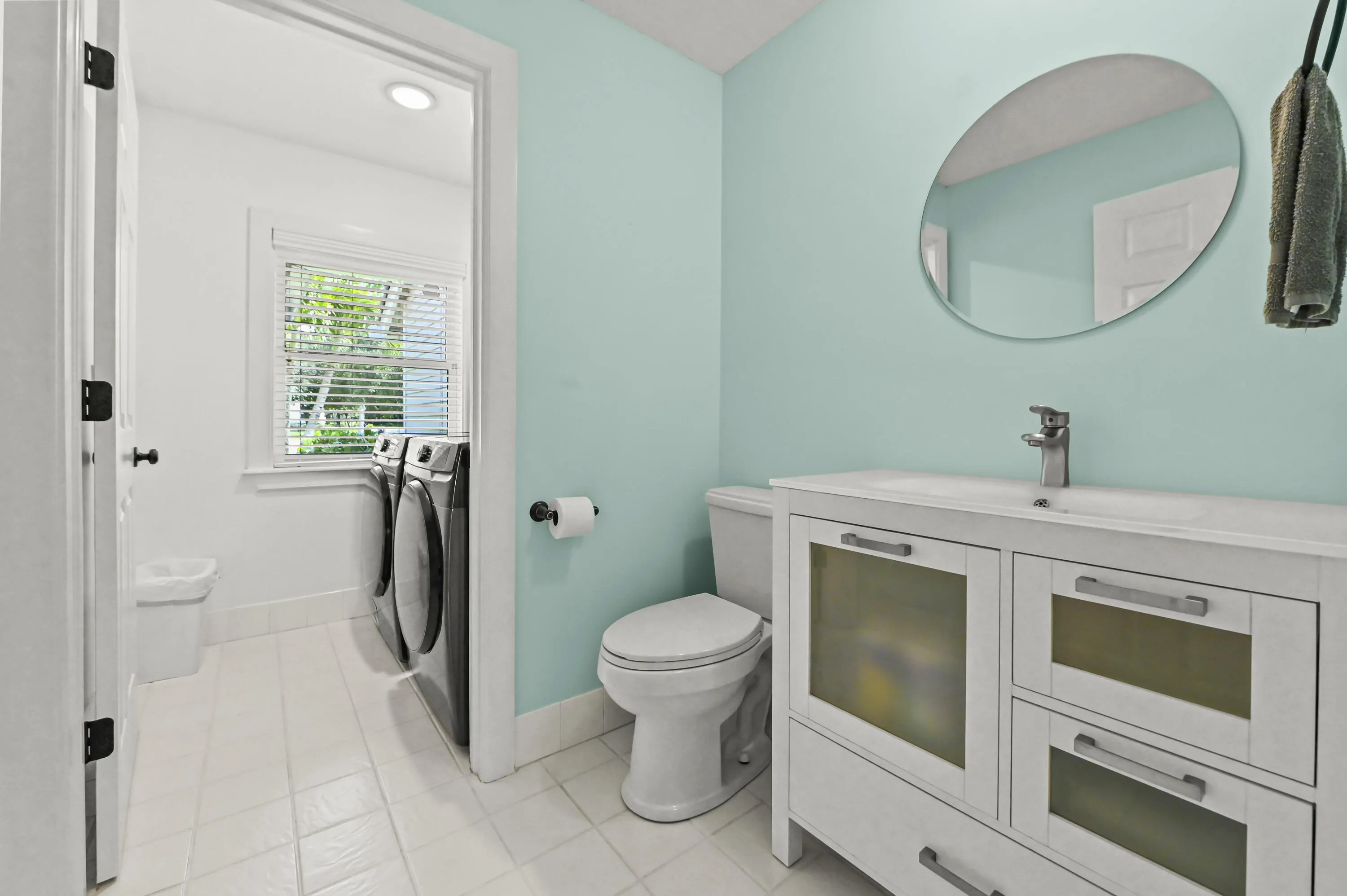 28 Bathroom 01