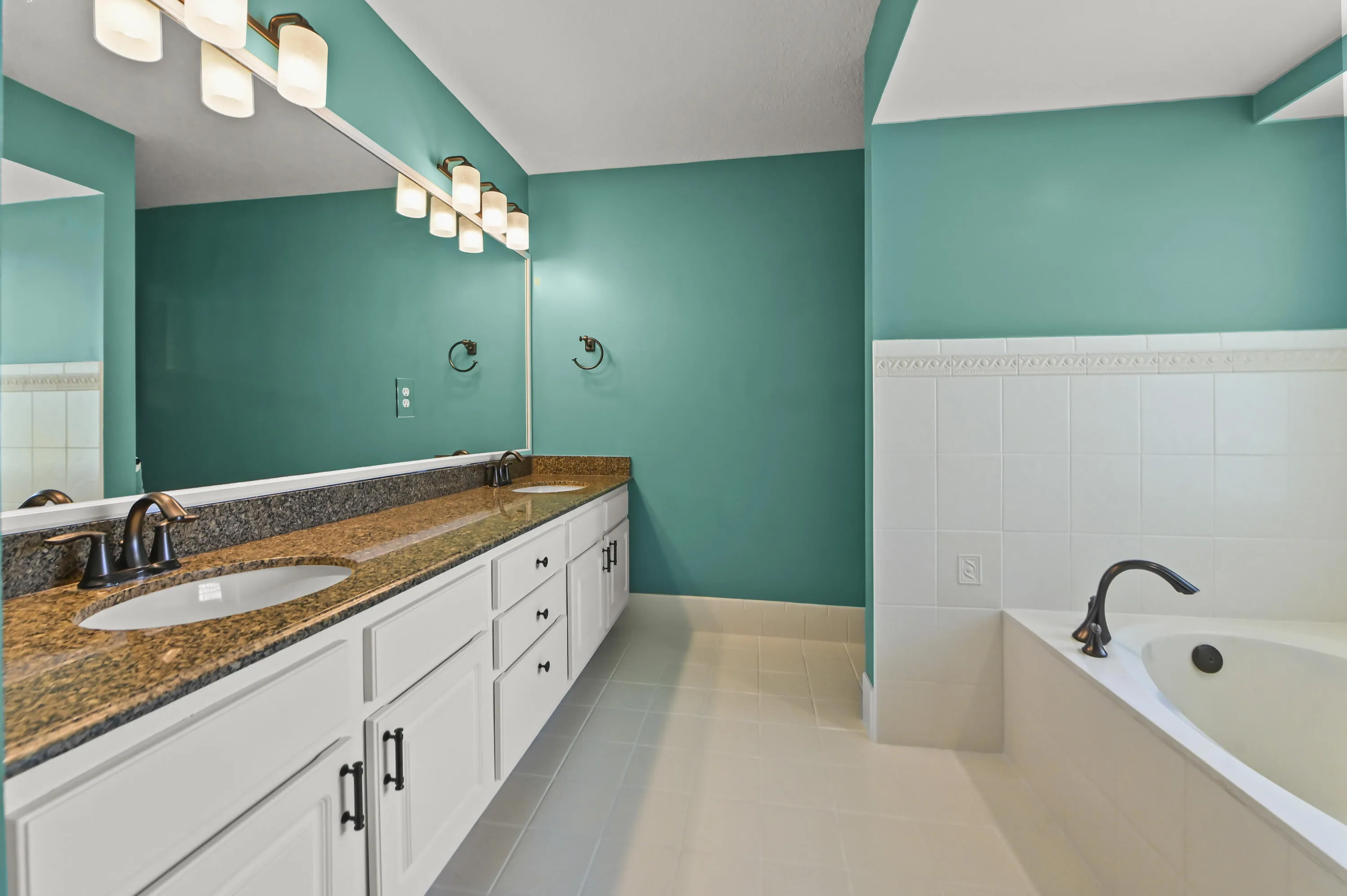 39 Bathroom 01