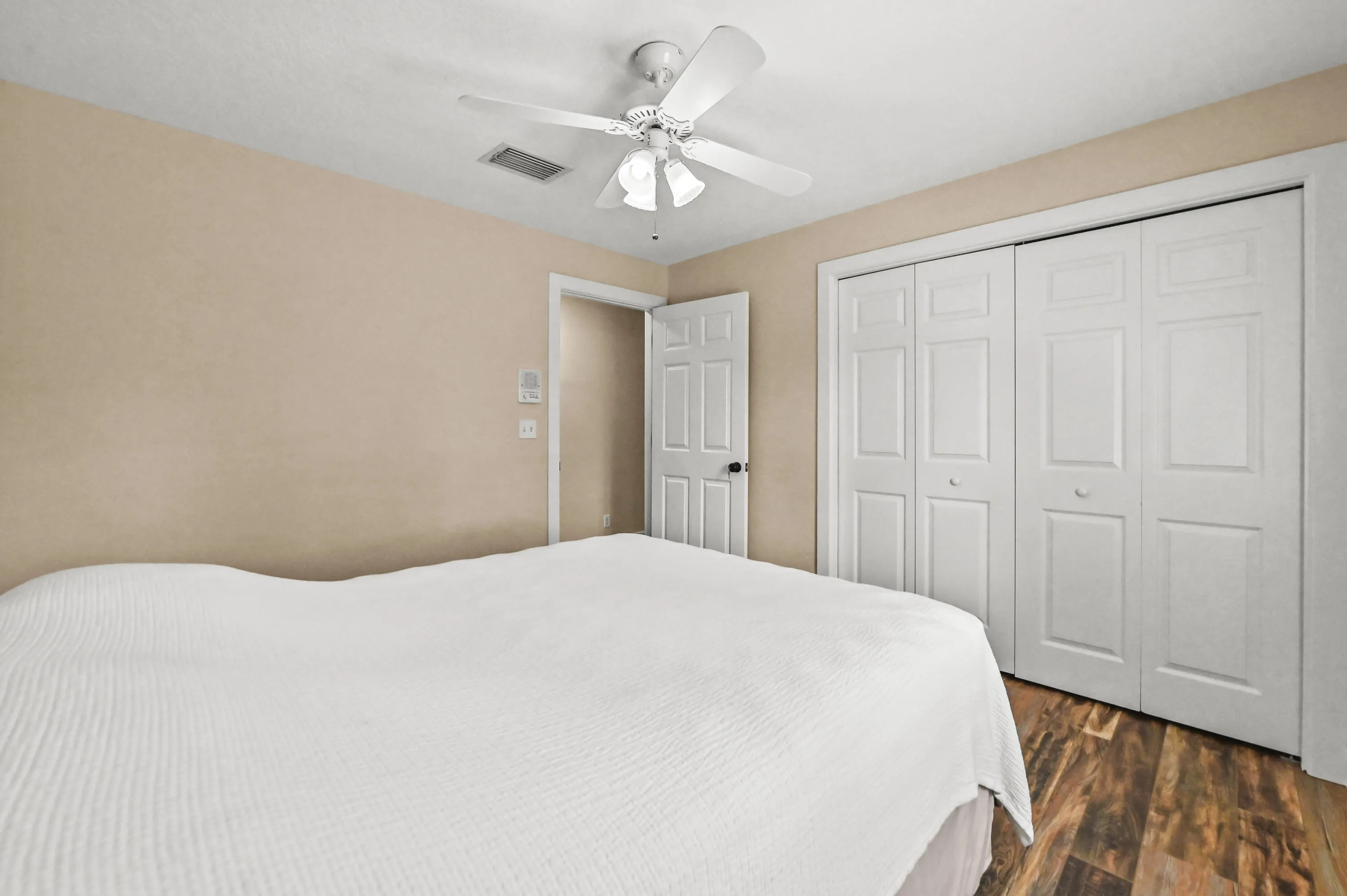 25 Bedroom 02