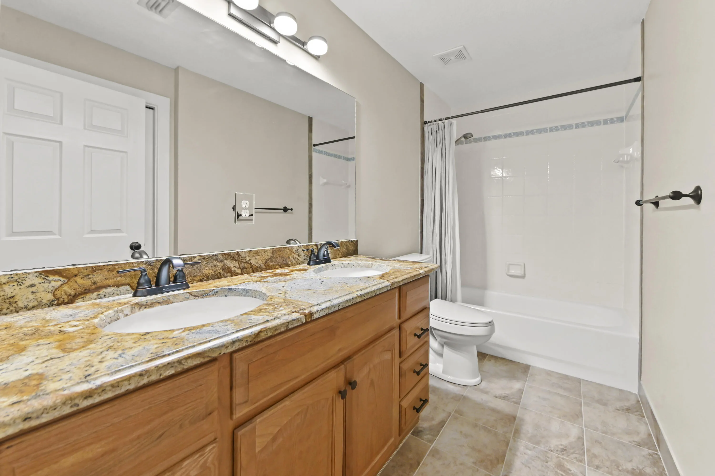 23 Bathroom 01