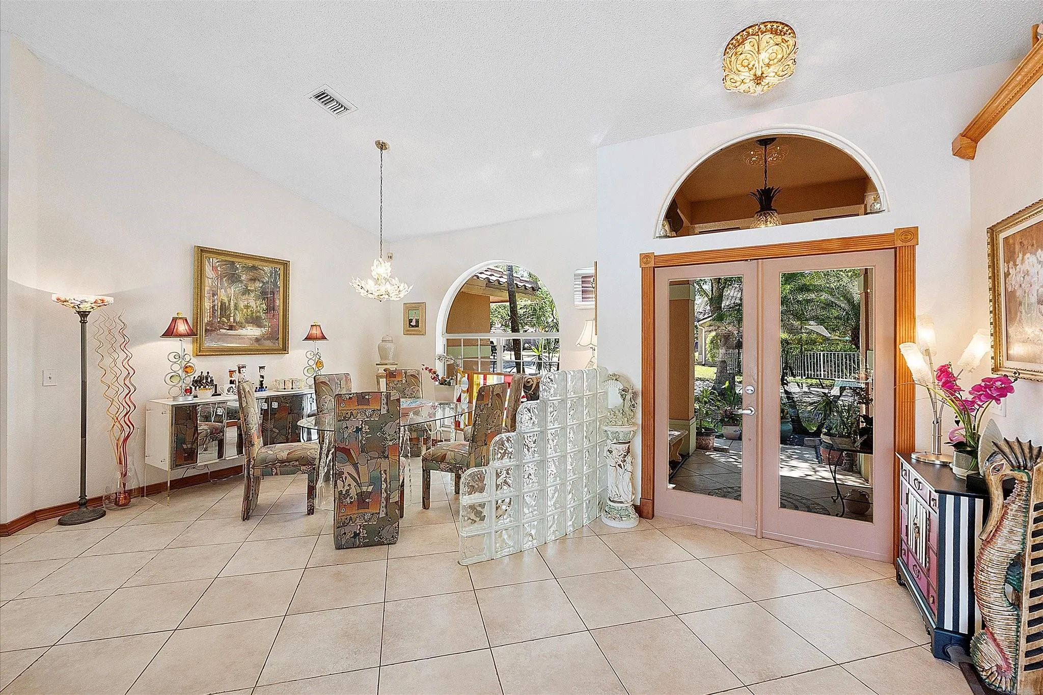 Dining Area/Entrance