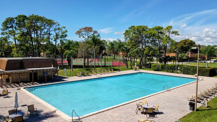 41-web-or-mls-Sherwood Lakes (2)