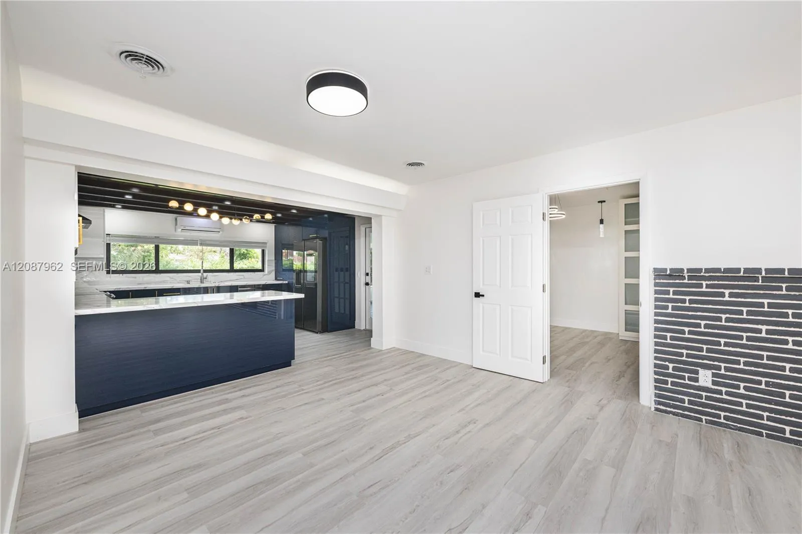 Living Space/Master Bedroom/Kitchen Layout