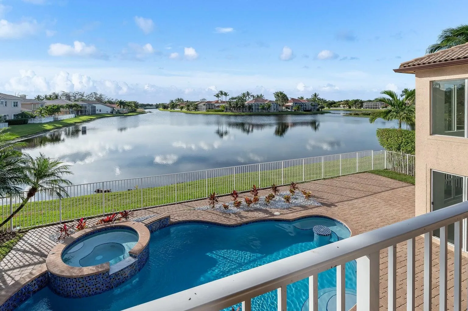 via amati pool view lake