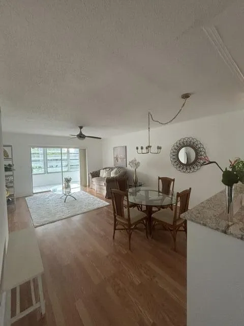 LIVING/DINING