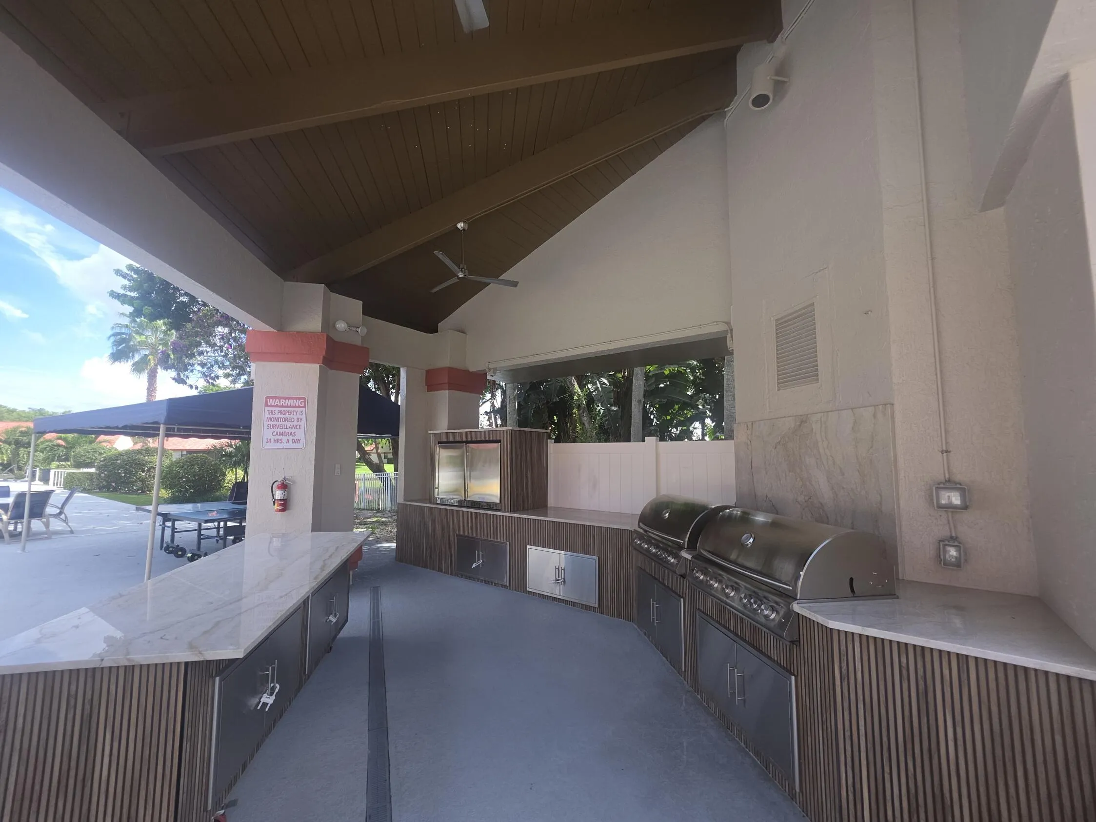 OUTDOOR CLUBHOUSE KITCHEN & BBQ