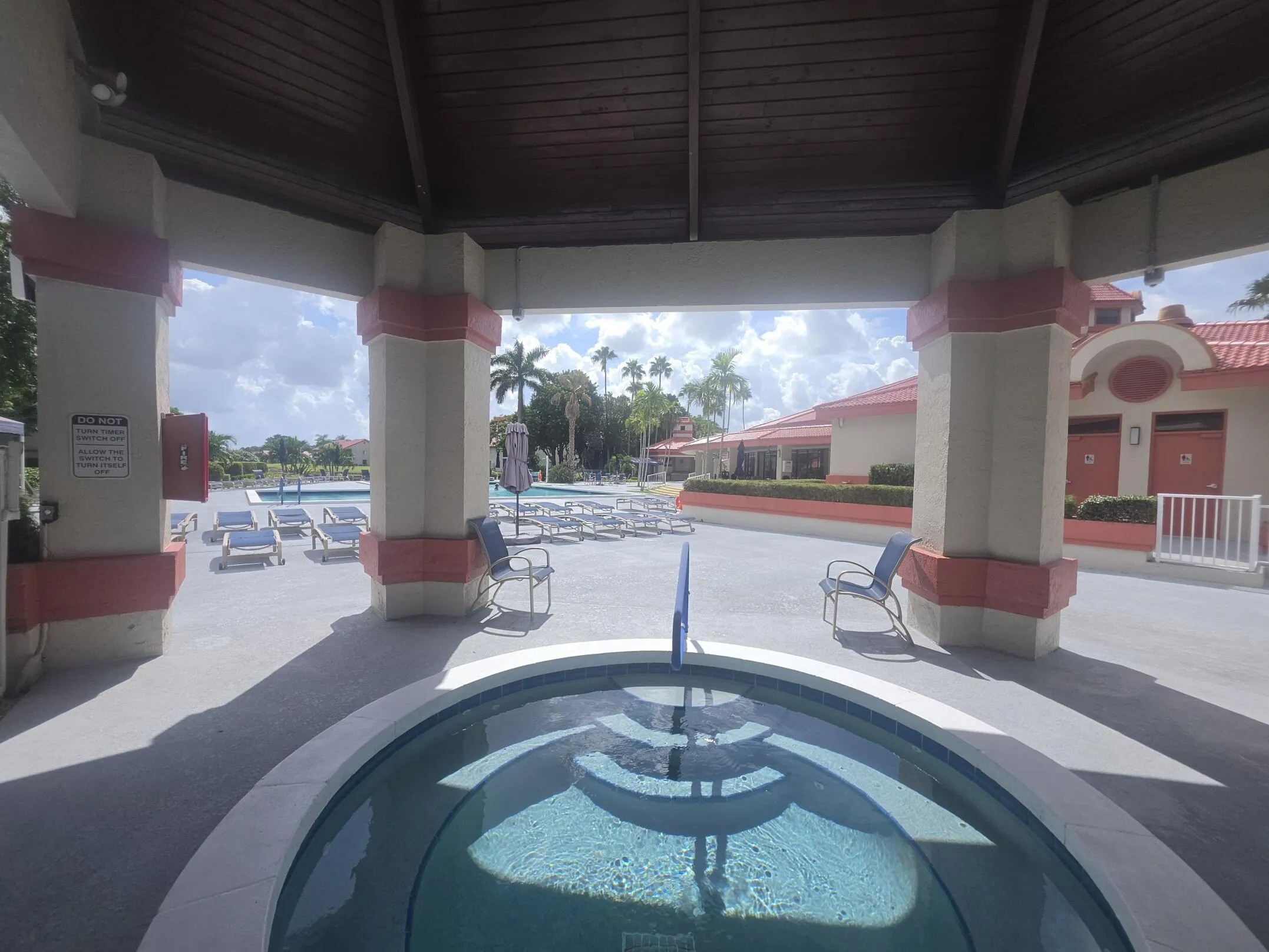 JACUZZI POOL VIEW