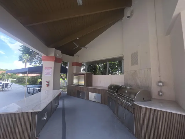 OUTDOOR CLUBHOUSE KITCHEN & BBQ