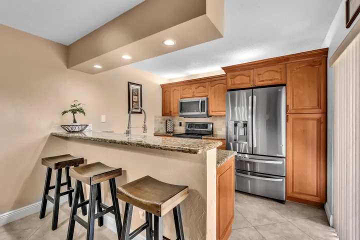 COUNTER AREA FOR DINING