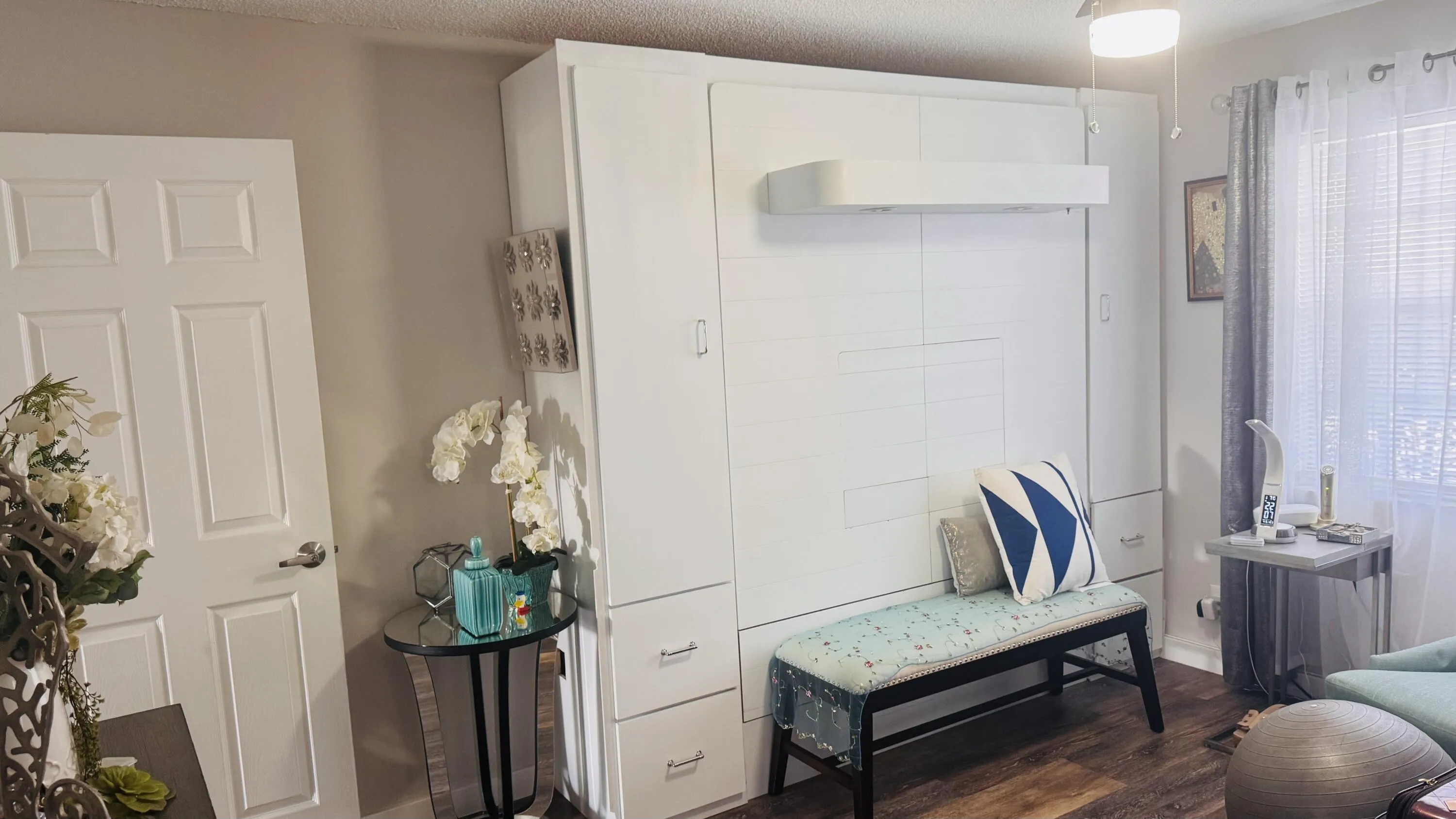 2nd bedroom Murphy Bed