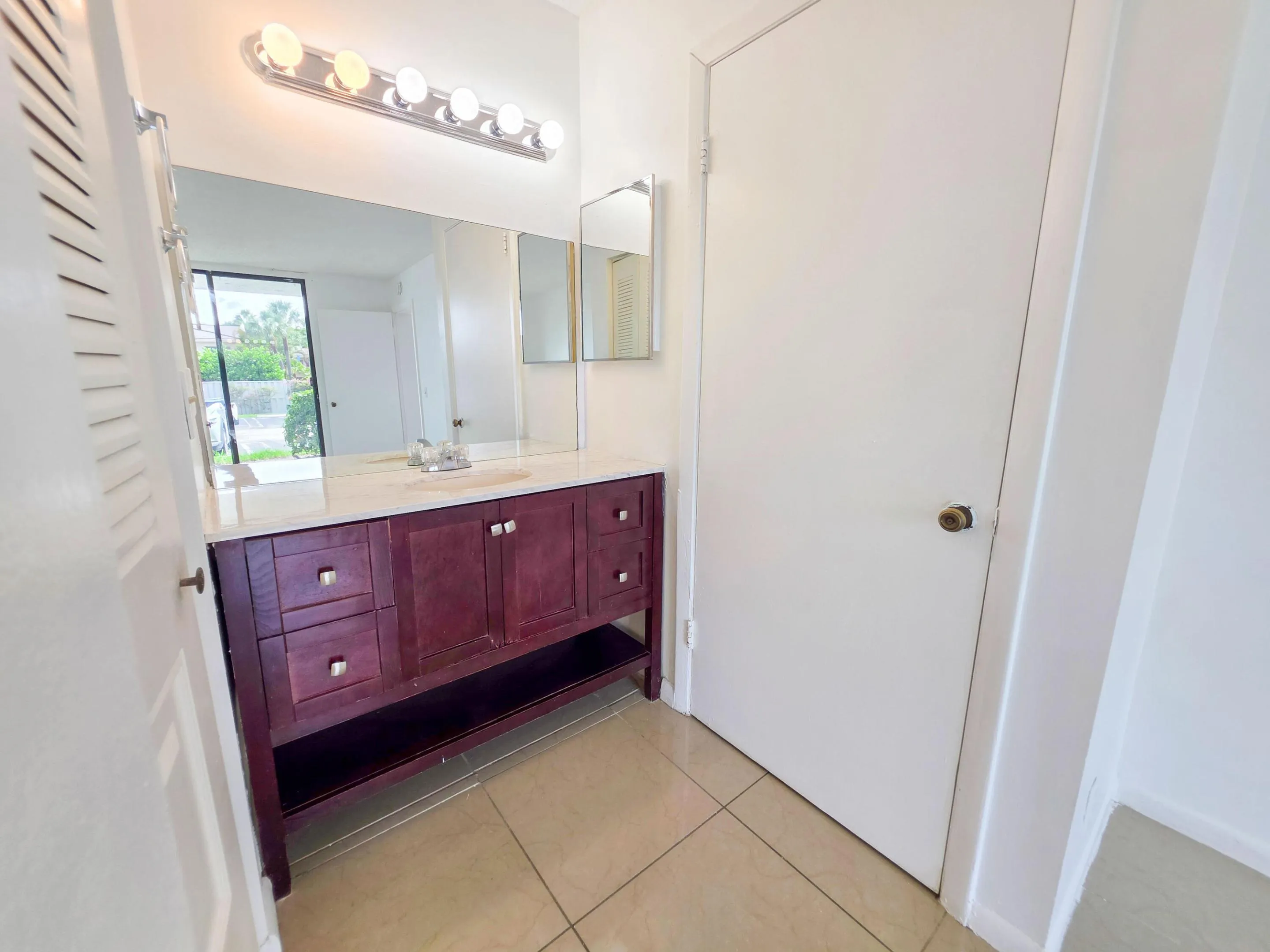 Bathroom sink