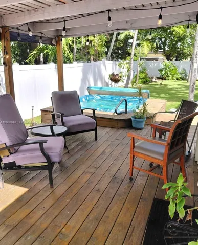 Privet Deck with Hot Tub