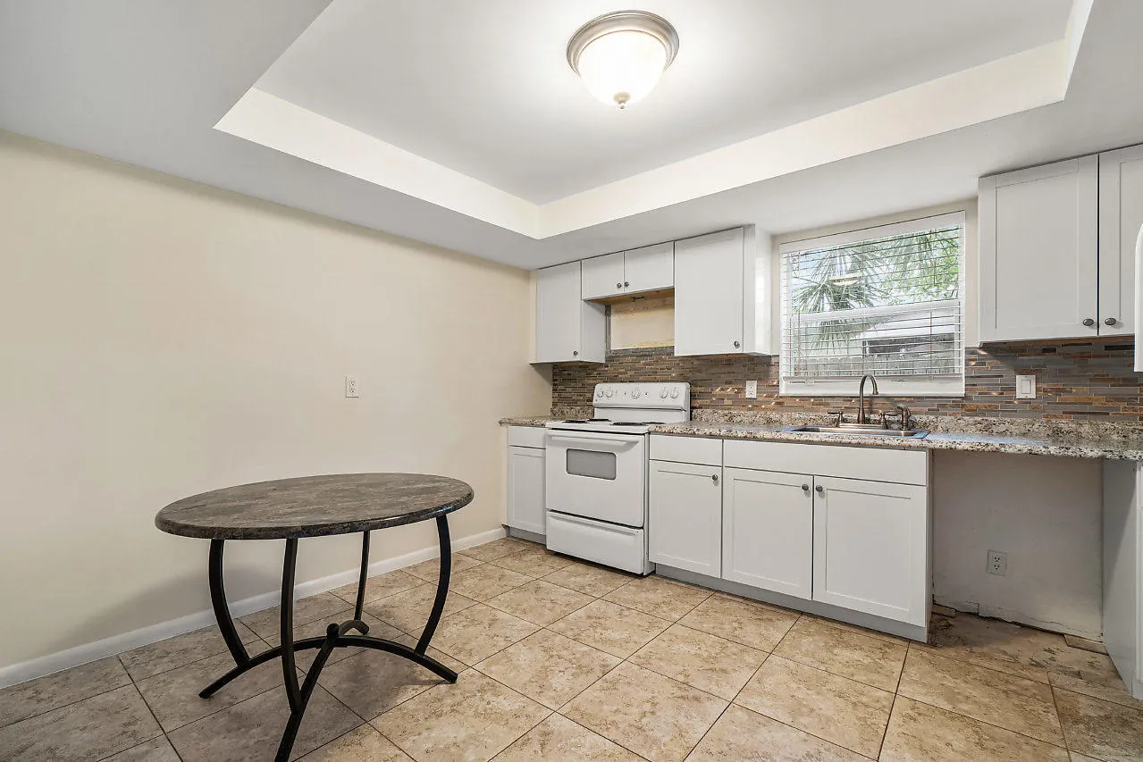 010-701NESeventhAve-DelrayBeach-FL-small