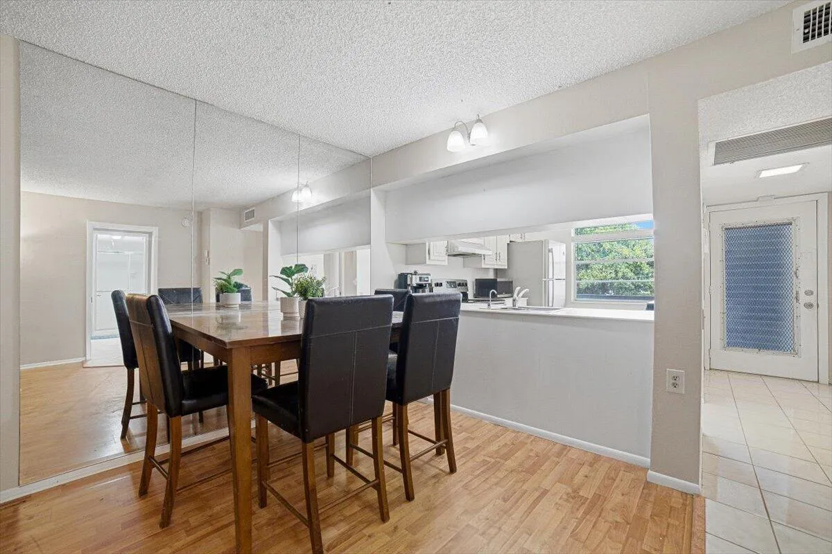 23-Dining Area