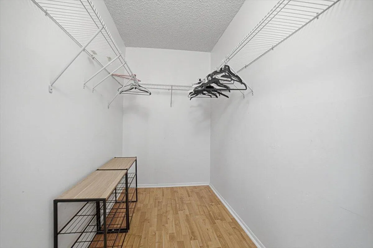 21-Bedroom2-Closet